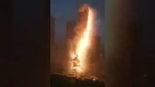 Lightning struck a skyscraper in China||D⚡D||demi lovato