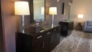 Hyatt Regency Indianapolis One Bedroom Deluxe Suite Room 2007