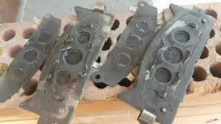 Camry 50 - 55 , суппорт передний чистим , смазываем.