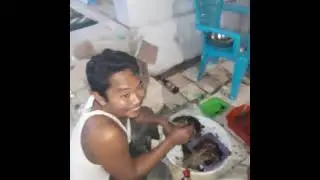 Potong sate di acara lek mellek