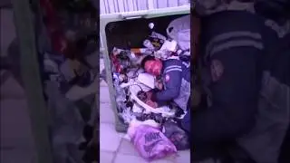 Санбой смотрит как хитрый Стасик просрочку сторожит 