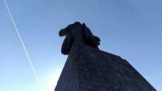 Как никто не упал? Поразительно. Опасный монумент. How did no one fall? Strikingly.