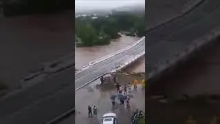 Из-за наводнения рухнул мост. Обрушение моста в Мексике | События недели 