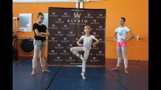 WORLD RECORD MOST CONSECUTIVE FOUETTES EN TOURNANT - 200 fouettes NINA MIRÓ (age 7)