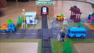 Miniatur Perlintasan Kereta Api Dari Kardus | Kereta Api Keluar Masuk Terowongan Kardus