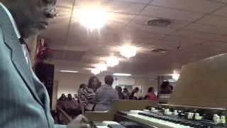 THE RIGHT WAY TO BACK UP A PREACHER ON THE ORGAN -Ezra Bufford
