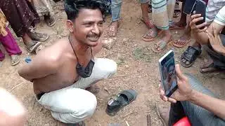 চুরি করতে গিয়ে ধরা পড়ছে