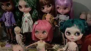 Displaying Blythe with panache.  A Blythe doll collection.