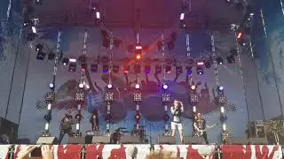 Слот / Наши в городе
