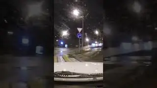 Жига пугает машины на дороге. Дрифт по городу
