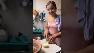 Making lunch and getting ready for Fortaleza 🍍 (I'm single!)