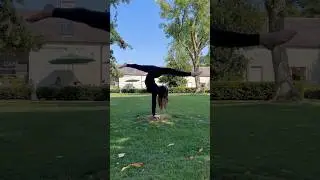 #contortion #flexibility #bending #stretch #handstanding #shorts #helenacontortion