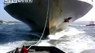 Буксировка военного корабля