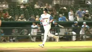 Jackson Merrill goes deep