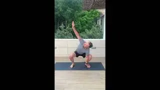 Deep squat with Overhead reach