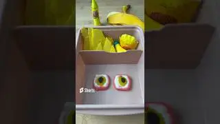 Packing School Lunch *ONLY YELLOW FOOD* 