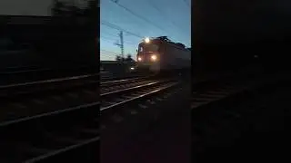 "Приятный свисток!" - ВЛ10у - 315 с грузовым поездом.