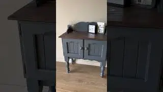 Have you ever wondered how a simple hall table can completely transform a space? 🤔💭