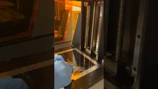 Что делать если смола протекла из ванночки и попала на экран фотополимерного принтера? 