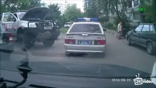 Невнимательная девочка въехала в автомобиль ППС