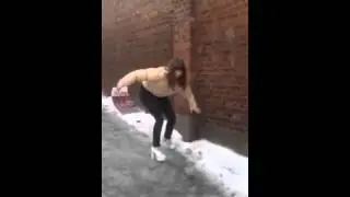 девушка в гололёд на каблуках