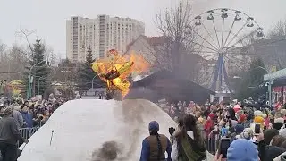 Чучело Масленицы сожгли в городском парке 17.03.2024 г.