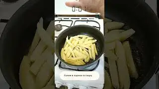 Картофель жареный с сосисками и яйцами. Рецепт Шефповара
