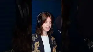 Вероника говорит на разных языках