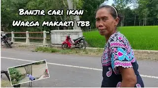 Warga makarti tumijajar cari ikan di kala banjir sungai