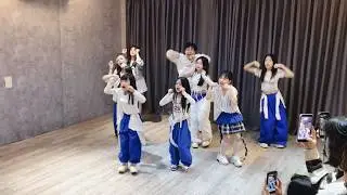 [Dance battle] Which team wins??? 