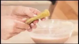 Anahi enseñando a sus fans a hacer Enfrijoladas