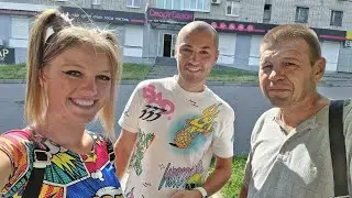 Приехал папа в гости. Купили подарки и краску для будующей...