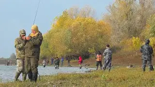 WHICH HAND DO ASTRAKHAN FISHERMEN SPIN THE REEL Predator Fishing Tournament 