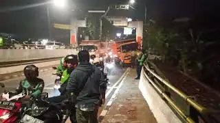 Kecelakaan [ Sopir Mengantuk Jalan Juanda Ciputat