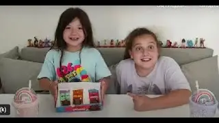 Анджи и Деми опитват шоколадчетата на Мистър Бийст!!! Mr. Beast Chocolates!!! Soooo yummy :)!!!