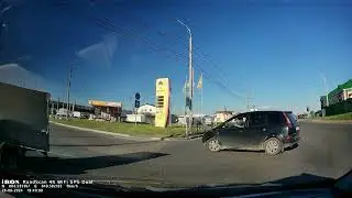 Разворот, не видишь царёк едет?