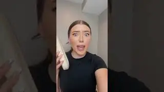 IT girl is wearing Pillow Slides 