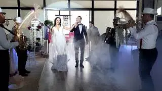 Bando eşliğinde düğün girişi