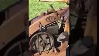 Деревянный самодельный мотоцикл.