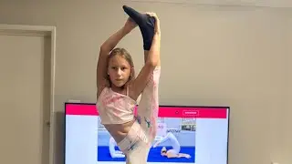 Stretching with the video // Milanastory U.S.A