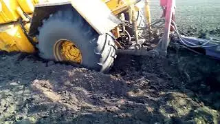 К700 провалился в поле.
