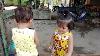 Raja dan Menyeng lagi main pura pura tak kenal...