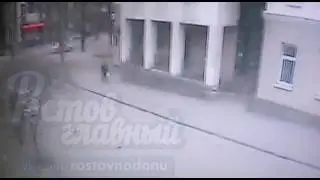 Бандит оставляет фонарь со взрывчаткой в Ростове-на-Дону
