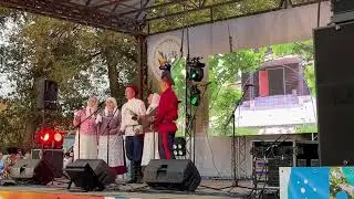 Любила меня мать