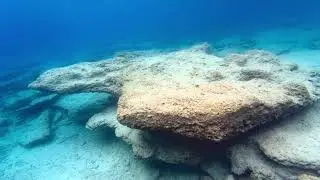 Akçabük Kamping’in büyüleyici atmosferinde, denizin huzur veren dalgaları ve masmavi suları