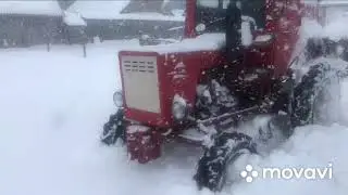 Трактор Т 25 по високому снігу