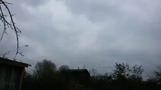 Реактивные самолёты над городом