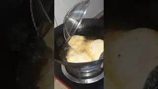 #fry #asmr#asmrfood #soundcloud #bubble #shortsfeed #food #shorts #samosafry