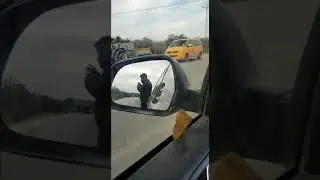 רימון הלם מושלך לעבר עבדאללה רוואג'בה בשעה שהוא עומד ליד רכבו