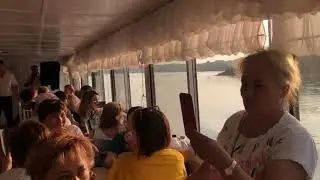 Ришат Галиханов красиво спел на теплоходе в Уфе